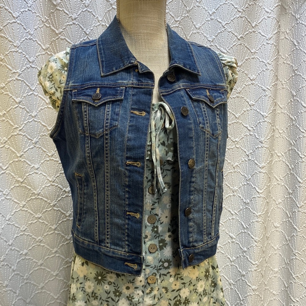 Old Navy size Small Petite‎ Blue Denim Vest with stretch button down timeless